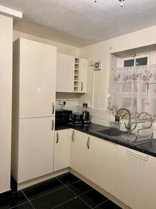 2 Bedroom Flat In Vauxhall, ロンドン エクステリア 写真