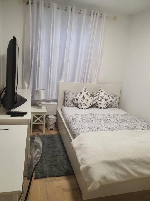 2 Bedroom Flat In Vauxhall, ロンドン エクステリア 写真